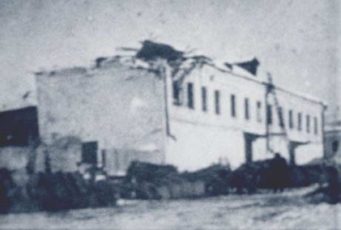 Фотография Дома культуры, разрушенного в первые дни войны