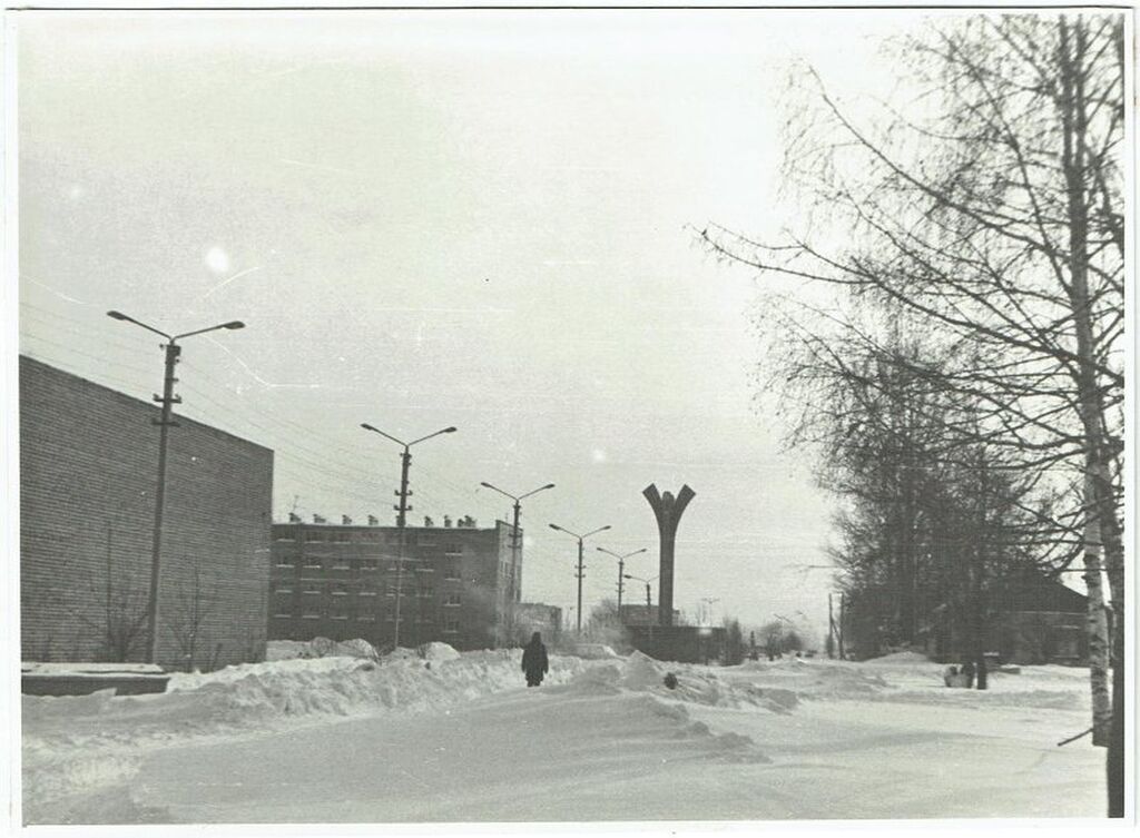  Зимний вечер (монумент нефти). Фотокружок Лениногорского Дома пионеров. На фотовыставку «Октябрю-60»
