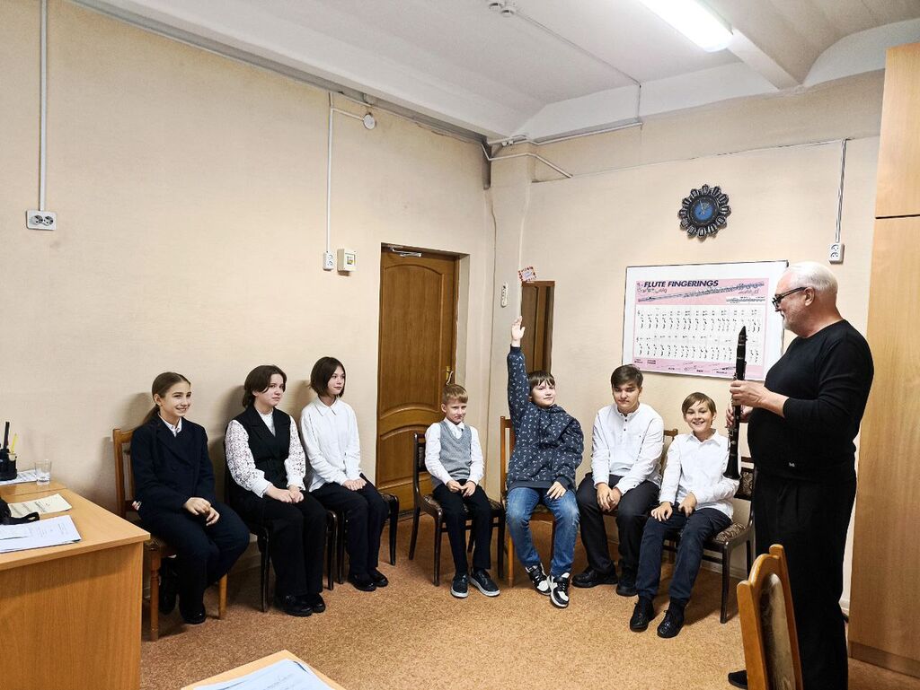 рассказ преподавателя об инструменте 