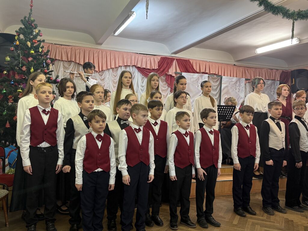 Хор на сцене 