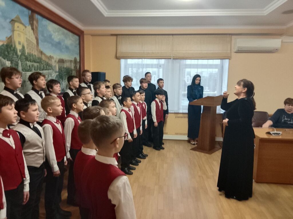 Хор мальчиков поёт