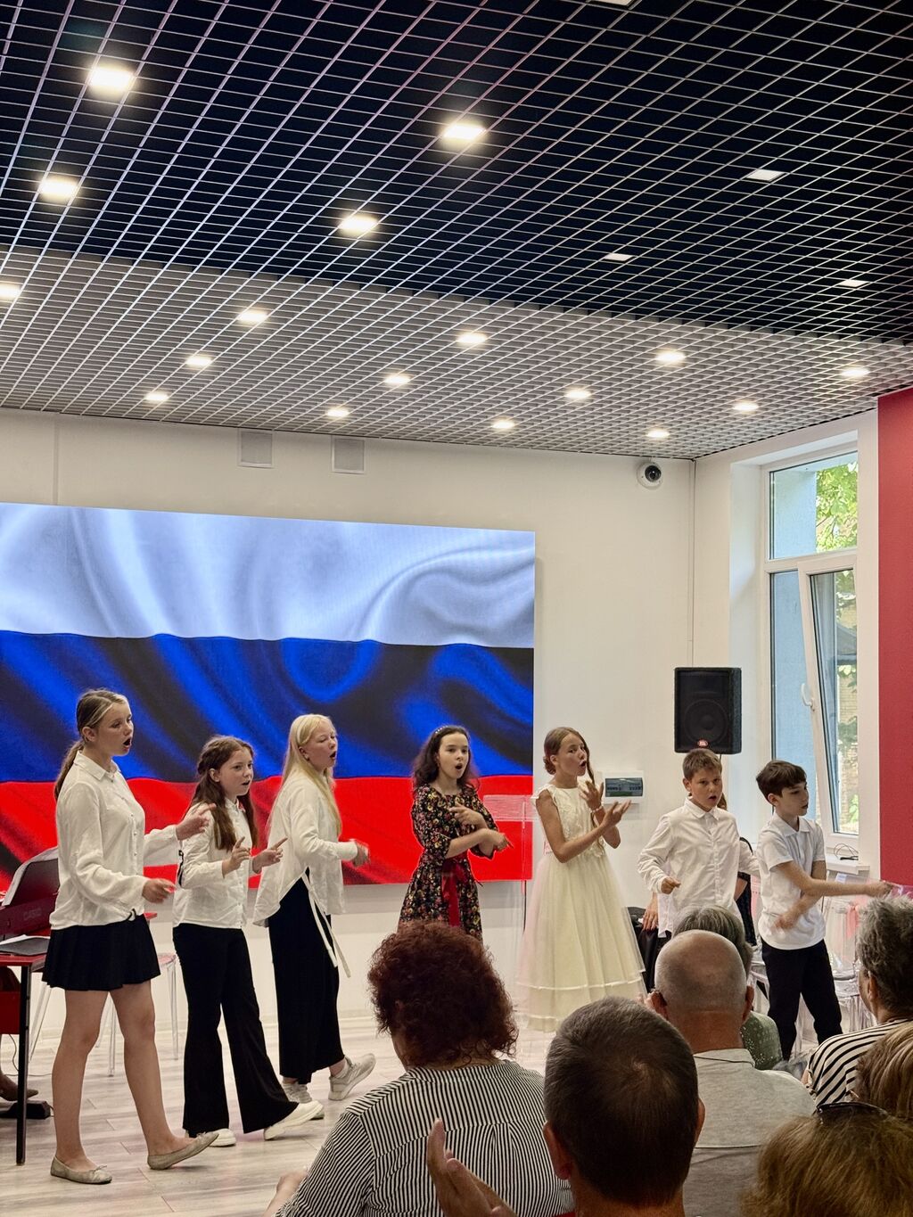 Дети поют 
