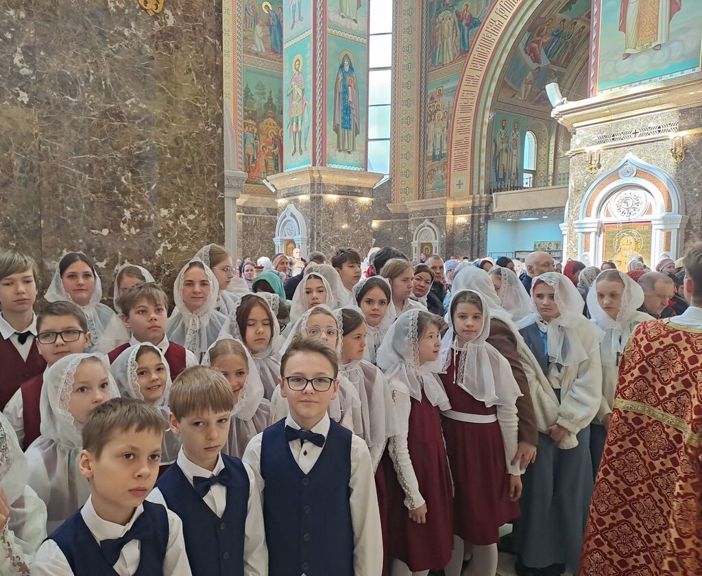 Дети в храме