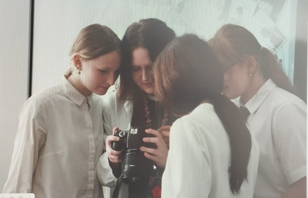 Дети с фотоаппаратом