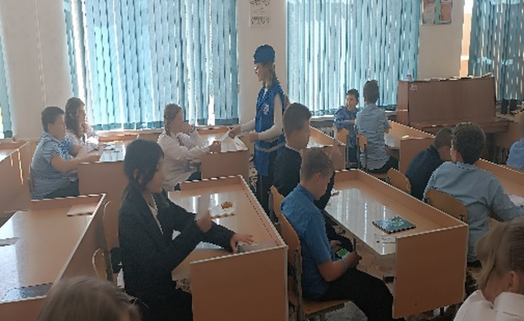 дети раздают памятки