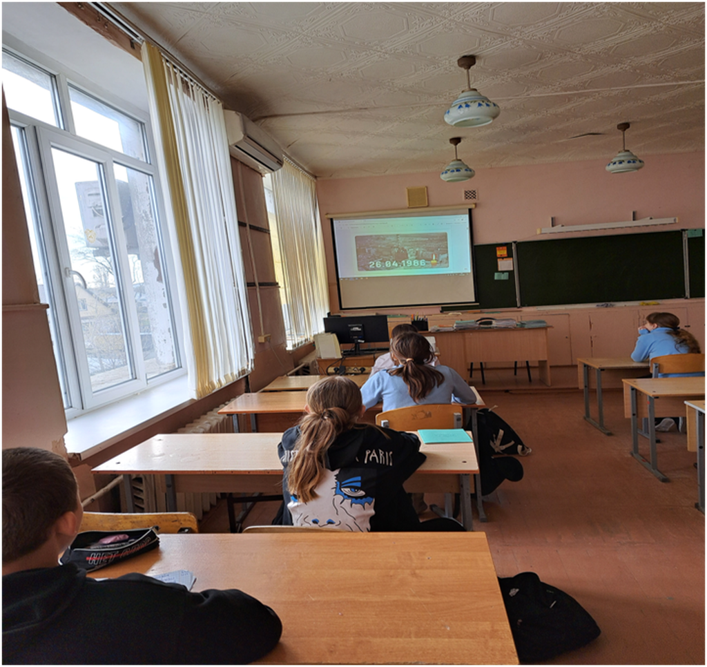 дети смотрят презентацию